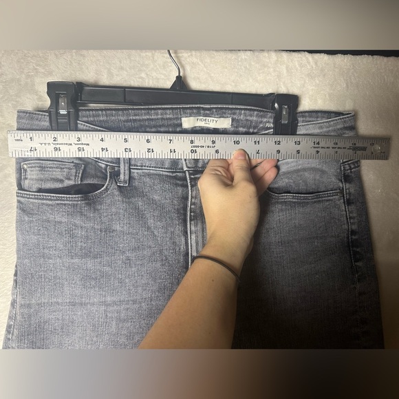 Fidelity Denim Juniper Crop Flare‎ Jeans in Surfire Gray Raw Hem Size 30 - Picture 5 of 8